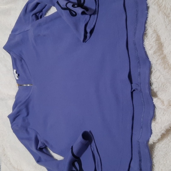 Crown & Ivy Top - Picture 3 of 11